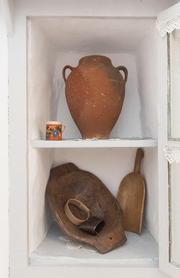 Aloni Studios Ano Mera Bagian luar foto